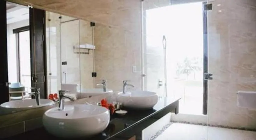 Diamond Bay Golf And Villas Nha Trang 5*,