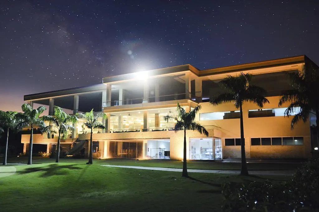 Diamond Bay Golf And Villas Nha Trang 5*,